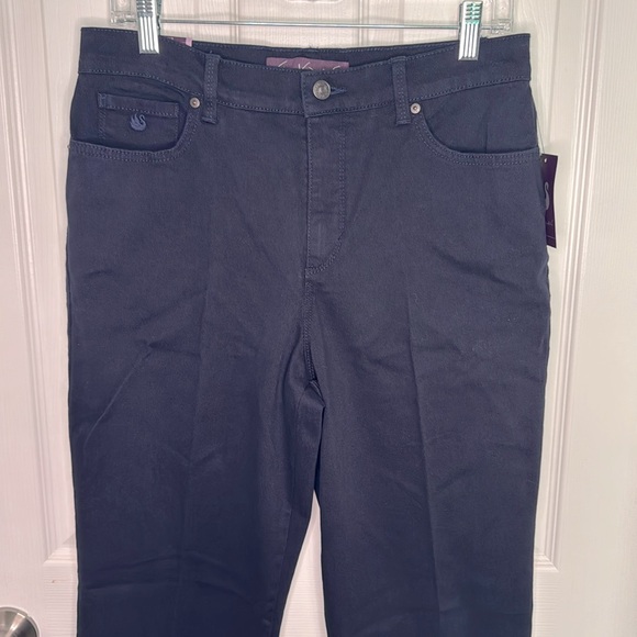 NWT Gloria Vanderbilt Slimming Blue Jeans - Picture 1 of 7